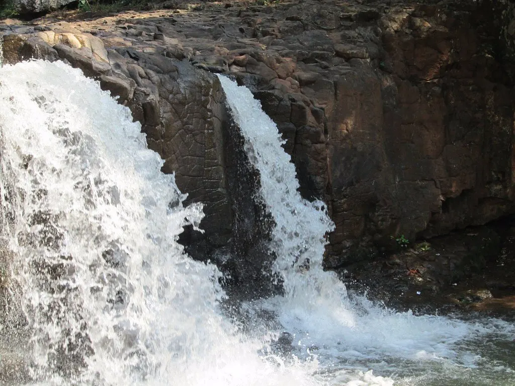 Dhodhadi Waterfall